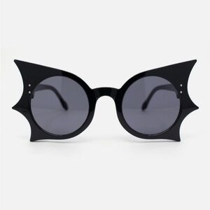 Chic Black Batwing Sunglasses